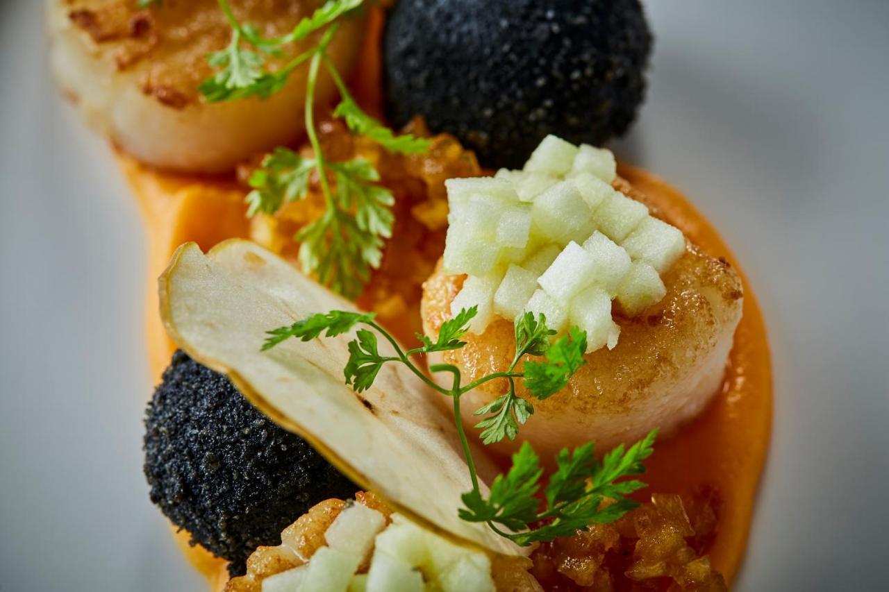 Hotel Pacai, Vilnius, A Member Of Design Hotels Luaran gambar Scallop with black truffle