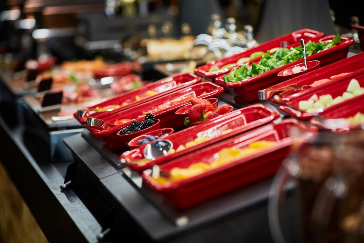 Hotel Pacai, Vilnius, A Member Of Design Hotels Luaran gambar A salad bar